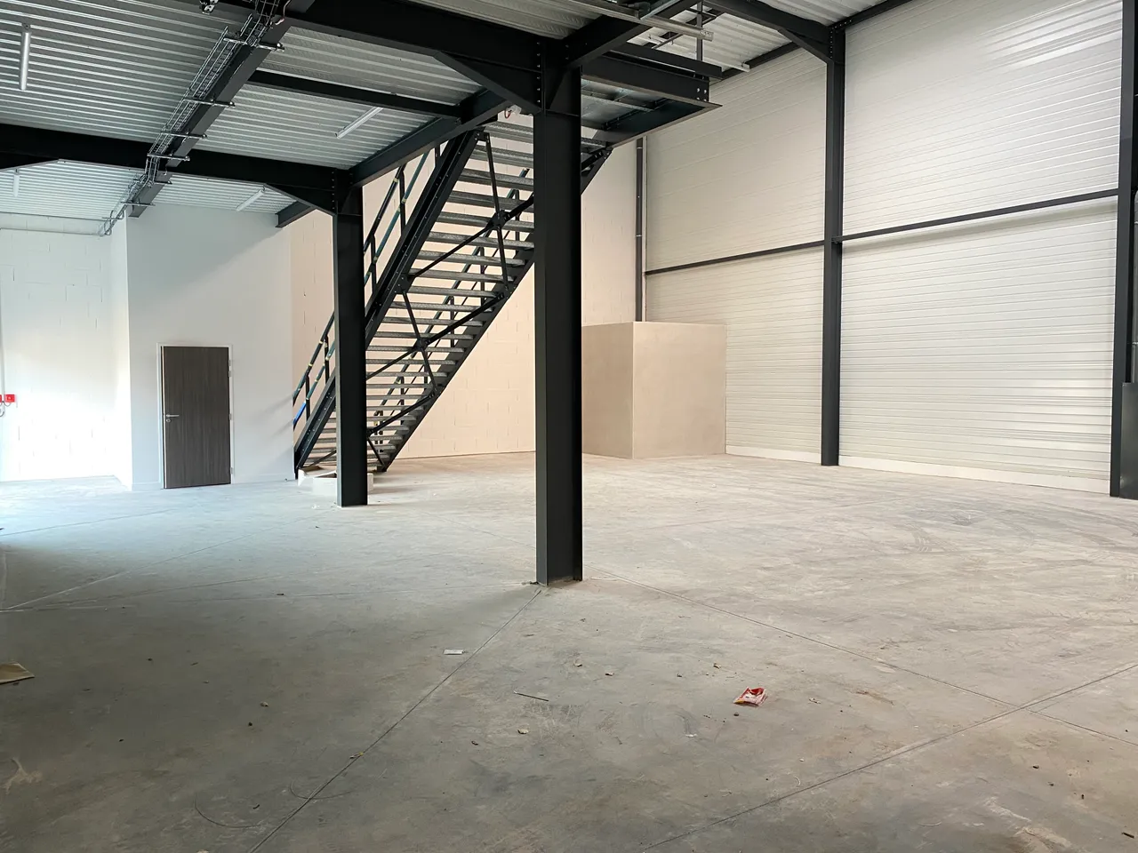 logistics - Light Industrial Premises / Offices For Rent - gallery - 4