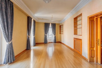 living - Piso de 253m² en venta en Cortes / Huertas, Madrid - featured