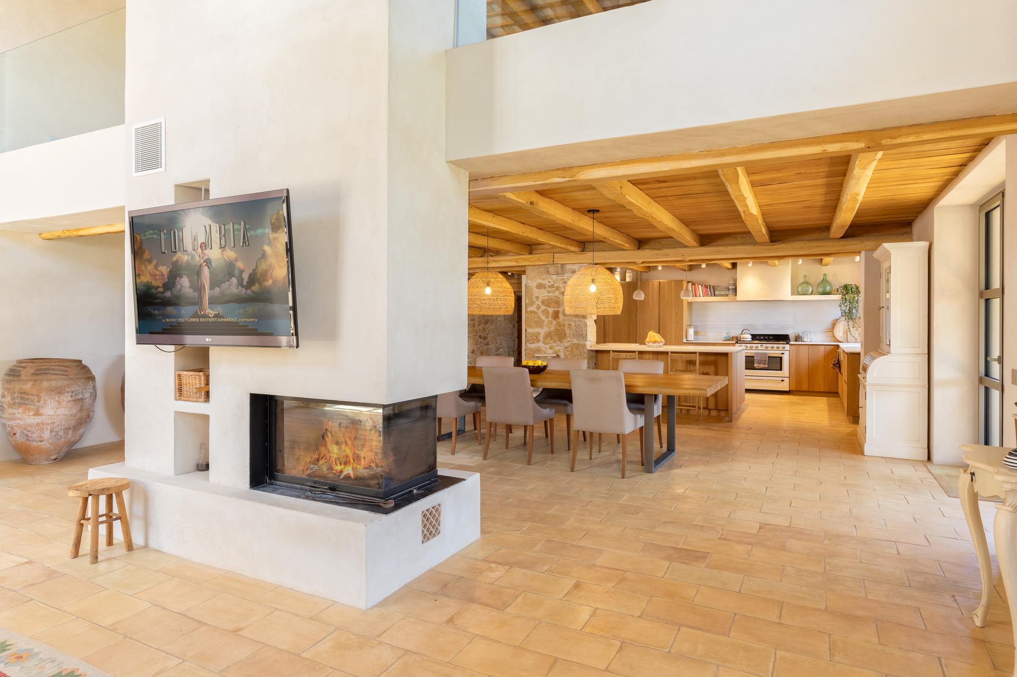 living - Casa rural de 1,132m² en venta en Pla de l'Estany, Girona - gallery - 8