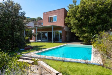 living - 367m² house / villa for sale in Teià, Barcelona - featured