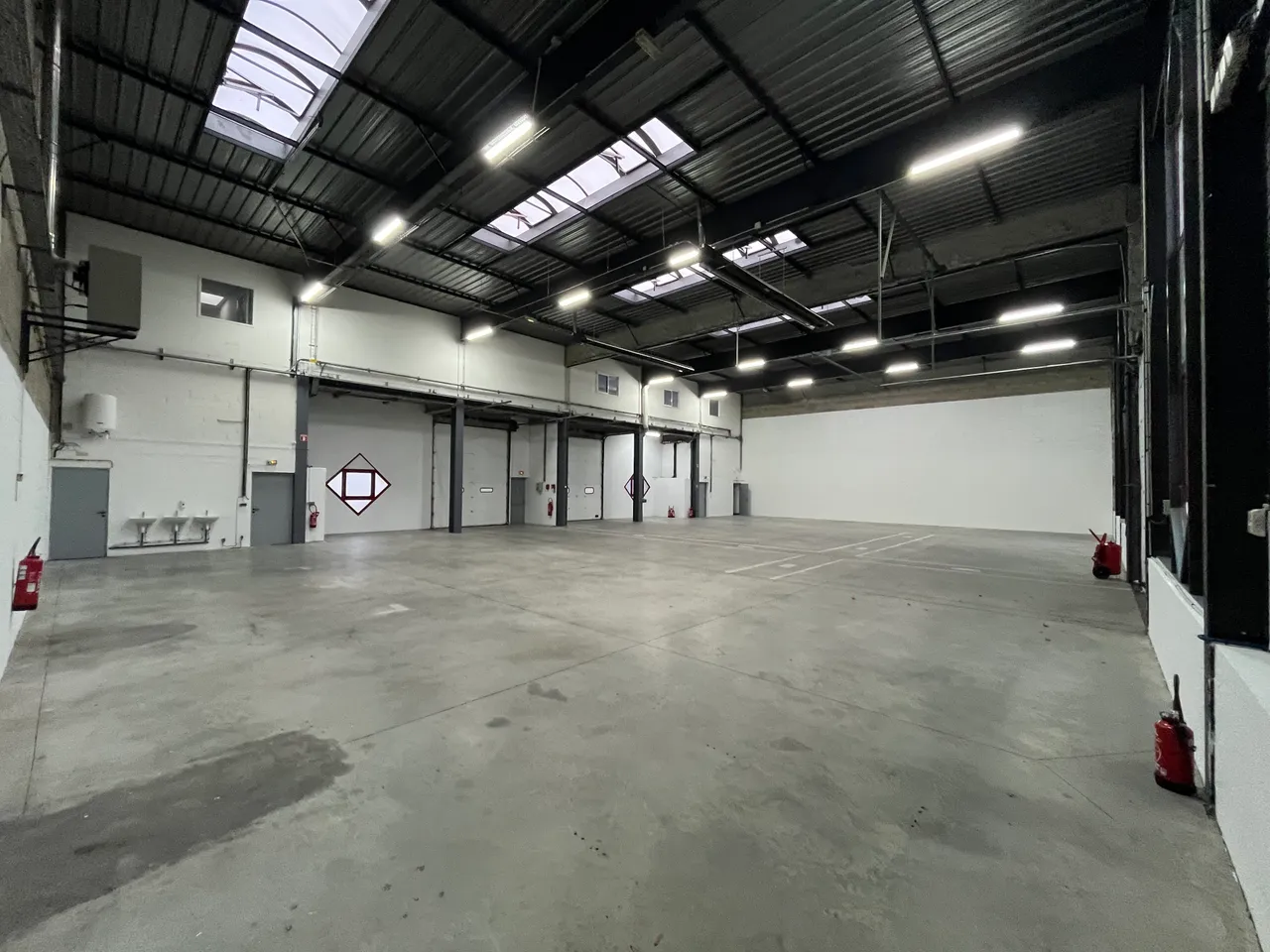 logistics - Warehouse / Offices For Rent - gallery - 2