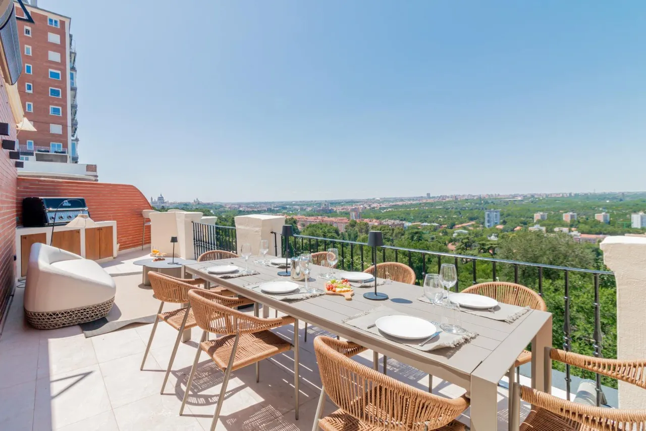 living - 205m² apartment for rent in Argüelles, Madrid - gallery - 7