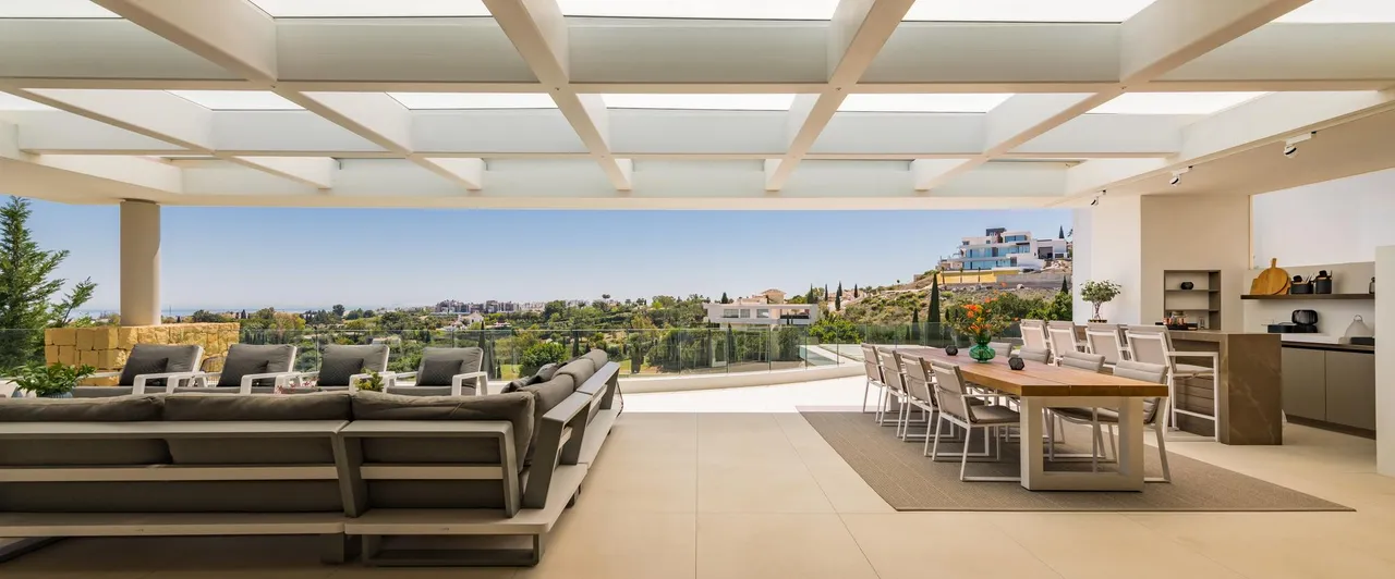 living - 925m² house / villa with 220m² terrace for sale in New Golden Mile - gallery - 3