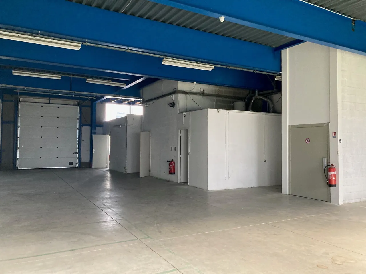 logistics - Mixed Light Industrial Premises / Offices For Rent - gallery - 3