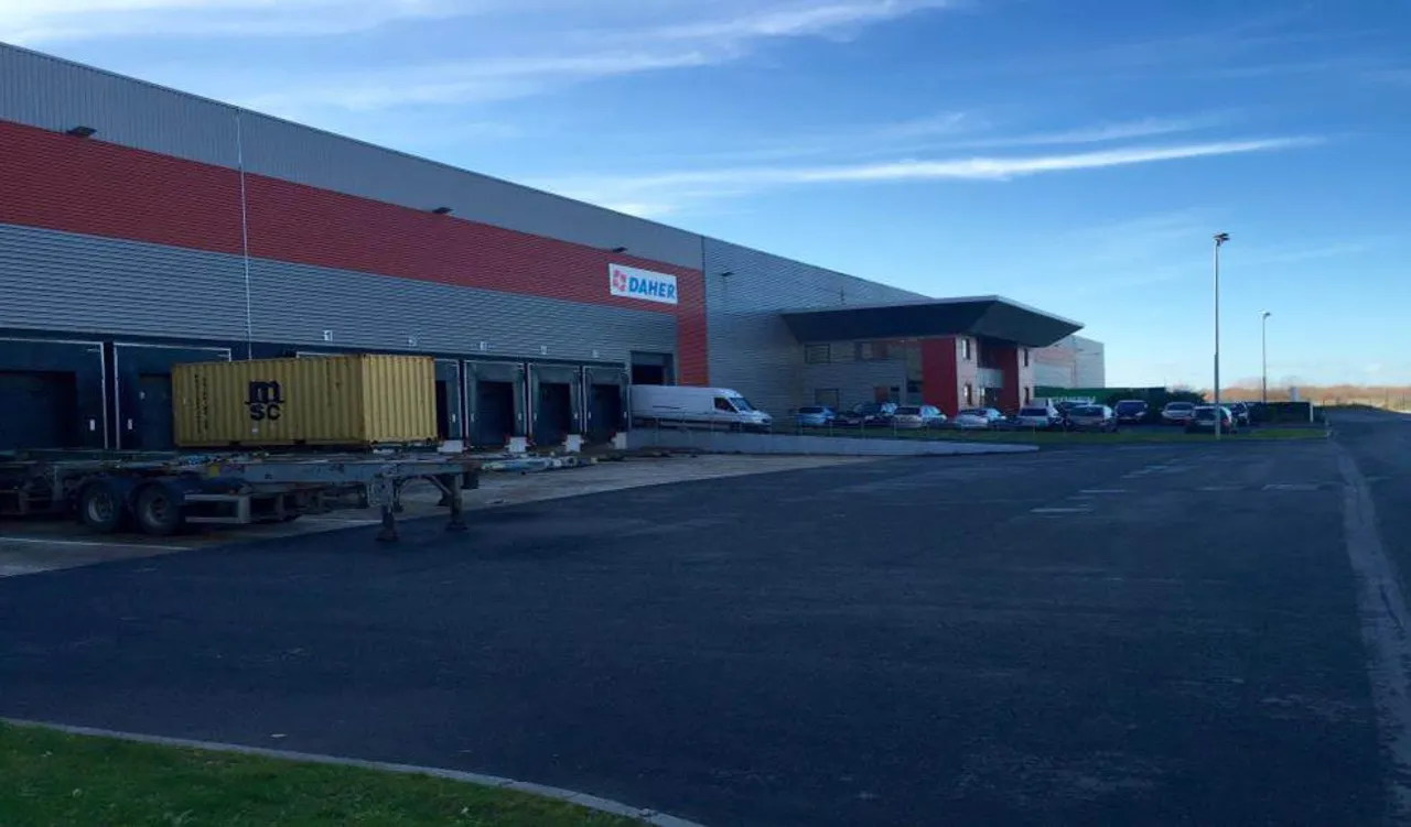 logistics - Logistics Warehouse For Rent - gallery - 8