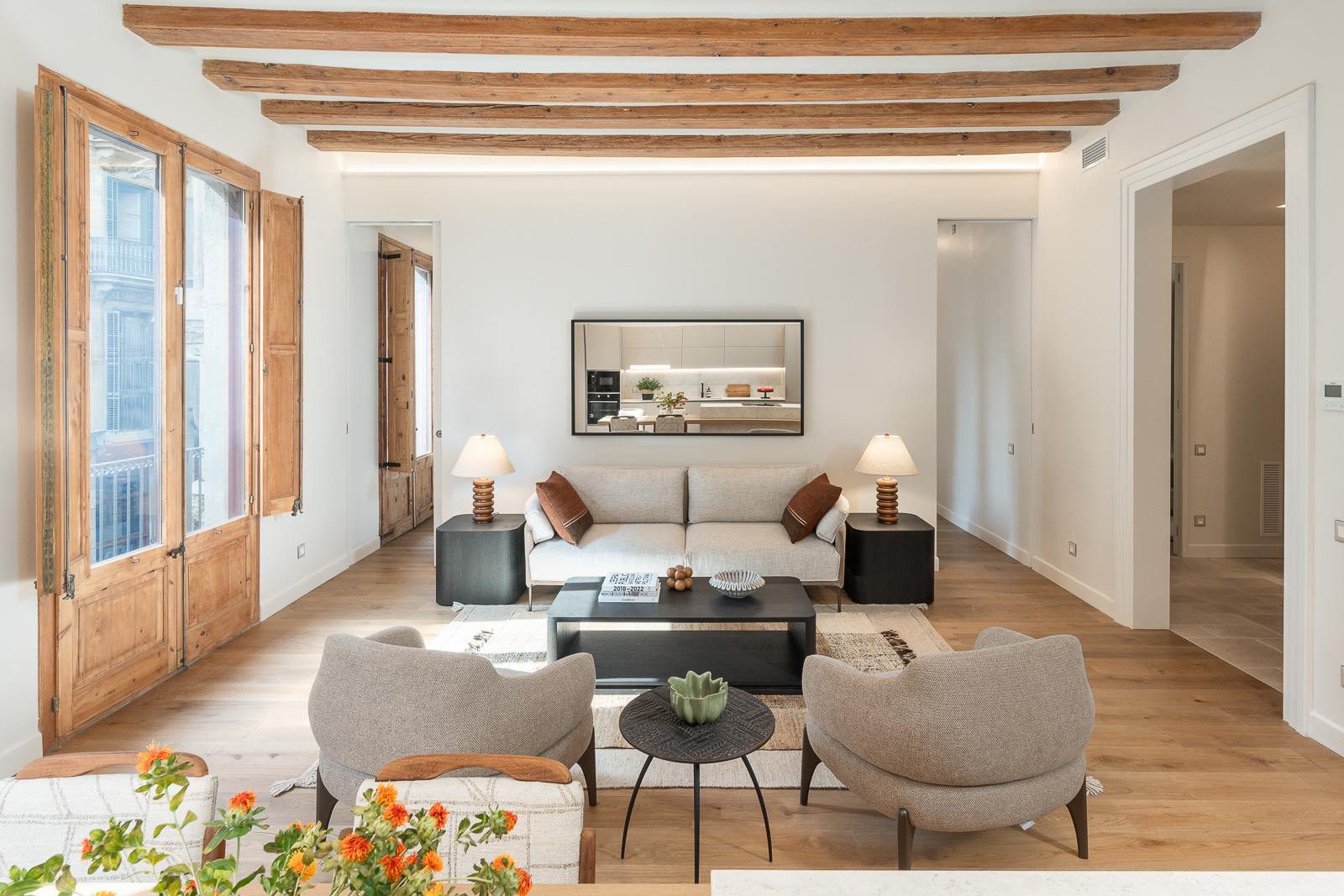living - 147m² apartment with 9m² terrace for rent in El Born - featured
