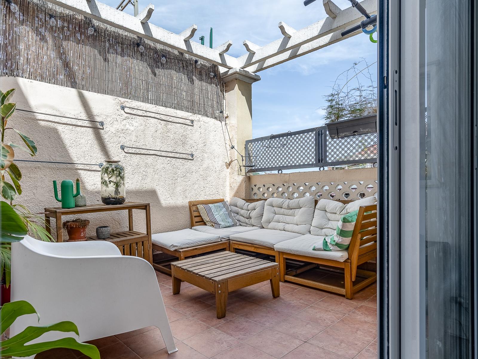 living - Ático de 88m² con 13m² terraza en venta en Eixample Derecho - gallery thumbnail - 1
