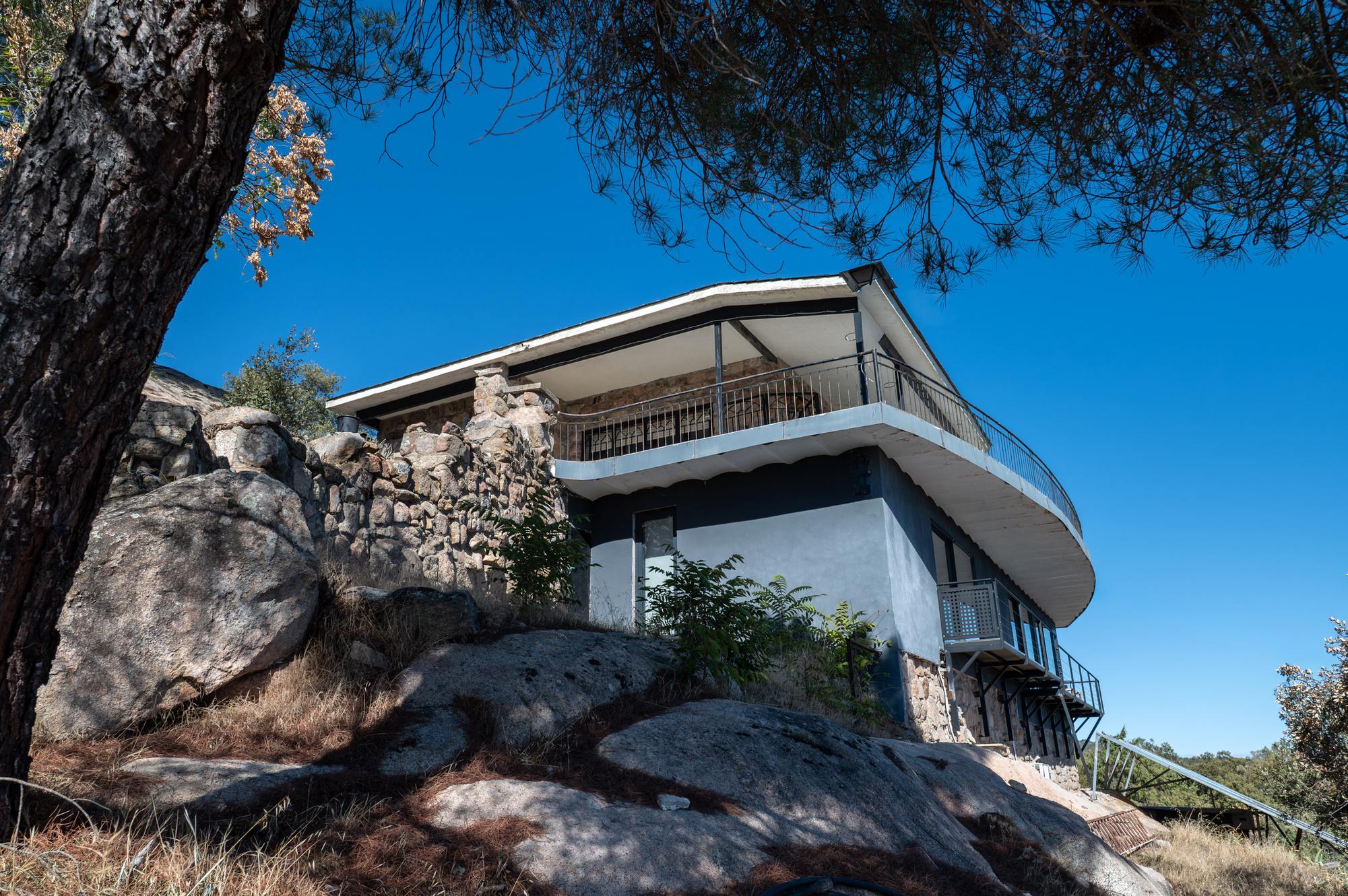 living - 483m² house / villa for sale in Torrelodones, Madrid - gallery thumbnail - 2
