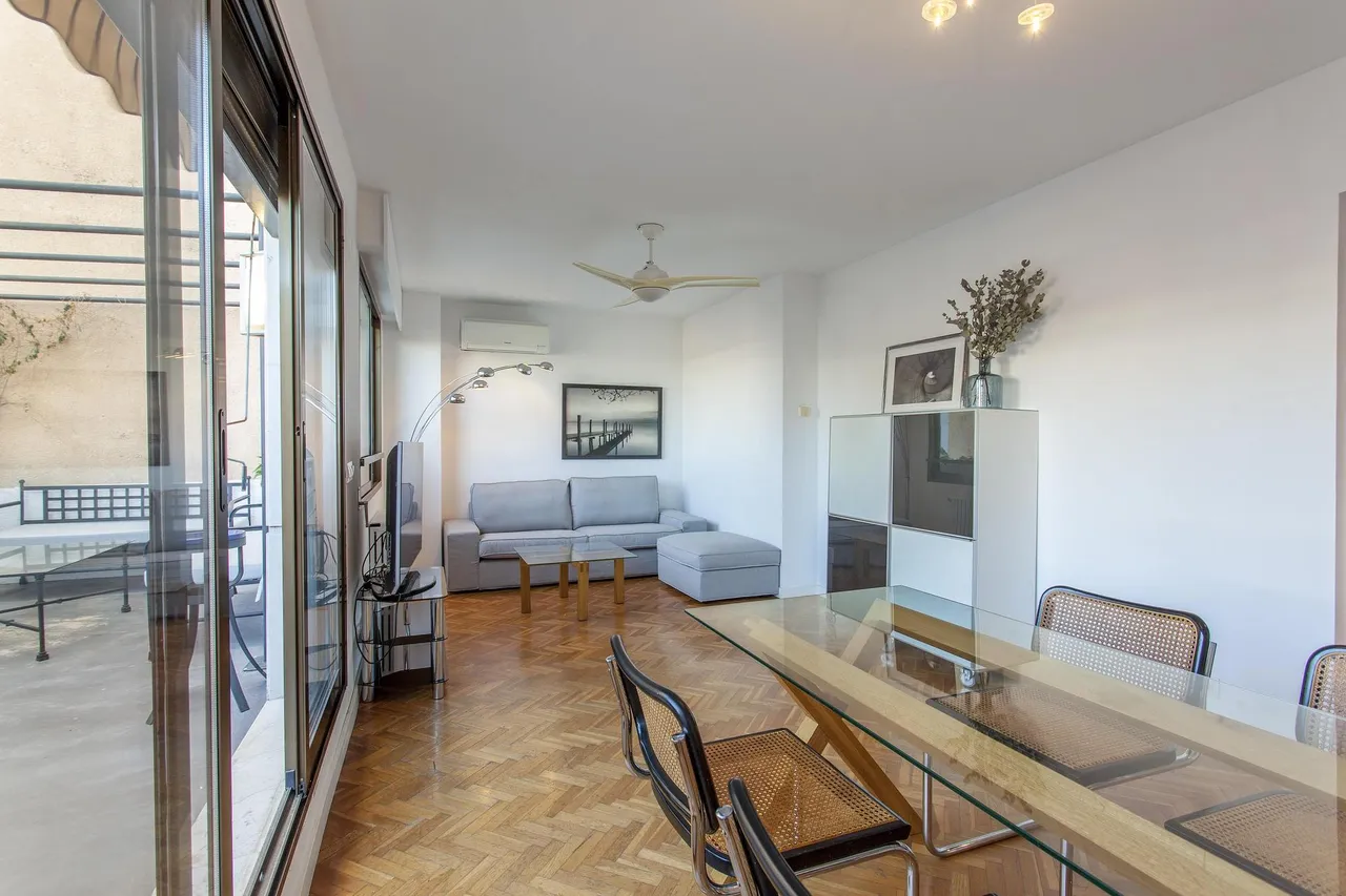 living - 2-bedroom penthouse with terrace for rent in Pla del Real - gallery - 4