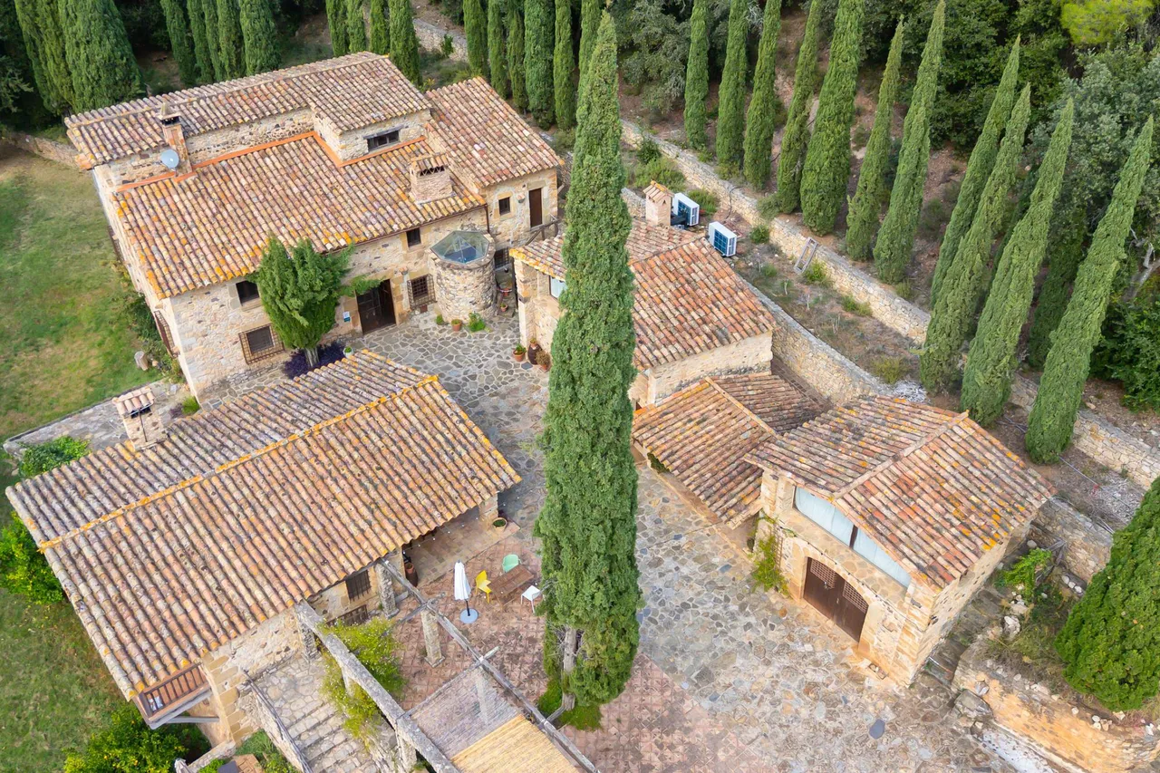 living - 1,642m² country house with 10,000m² garden for sale in El Gironés - gallery - 4