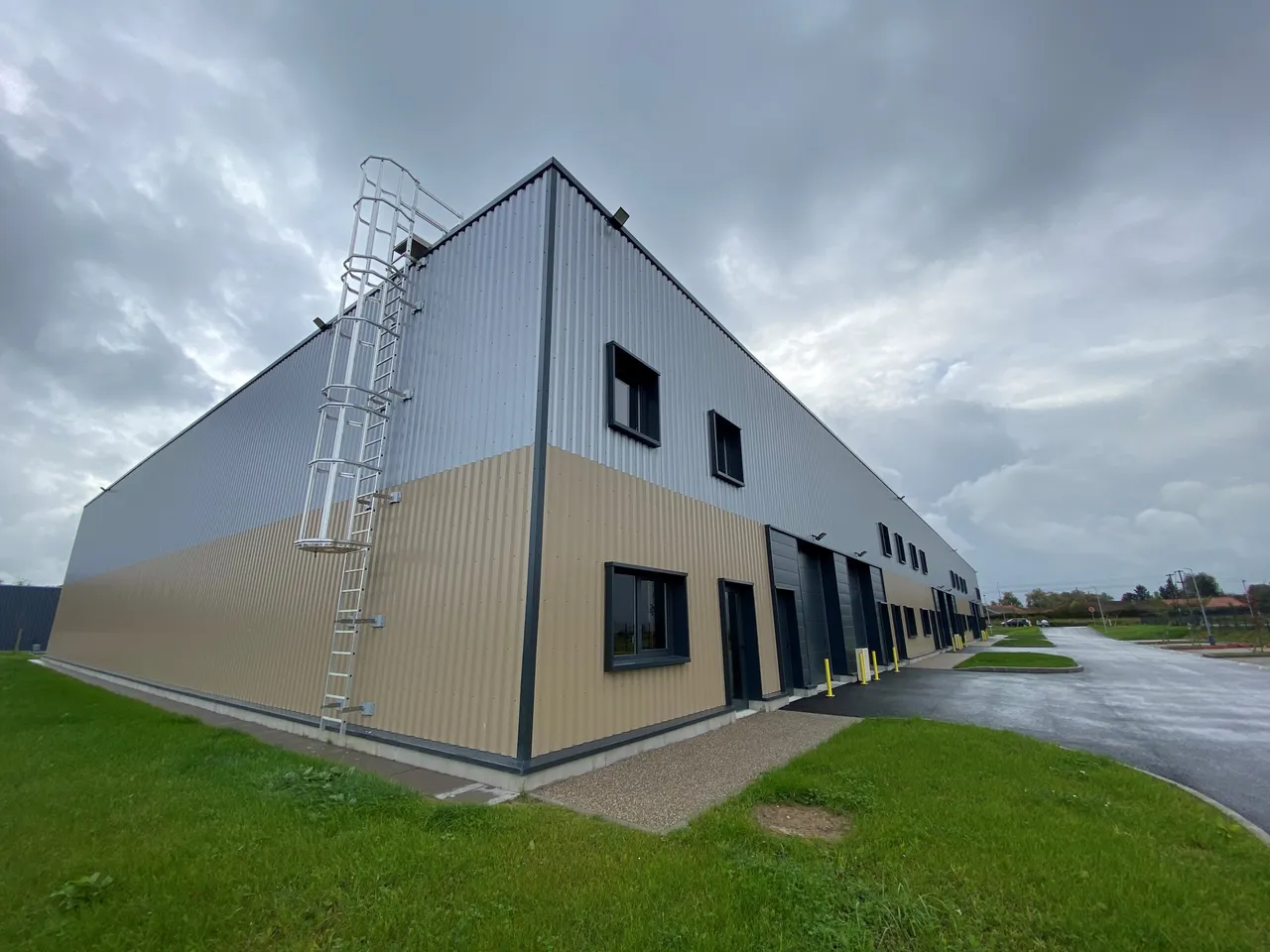 logistics - Activités / Bureaux À Louer - À Vendre - gallery - 4