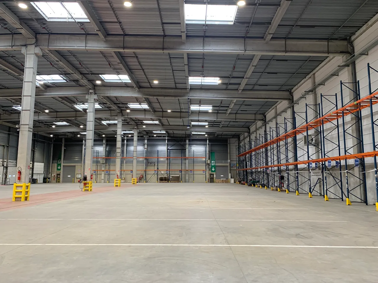logistics - Courier Warehouse For Rent - gallery - 6