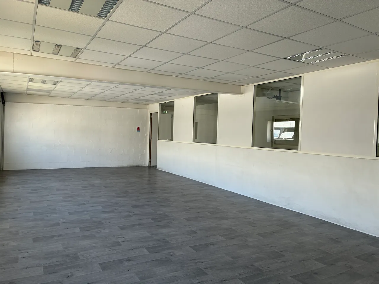 logistics - Light Industrial Premises / Offices For Rent - gallery - 6