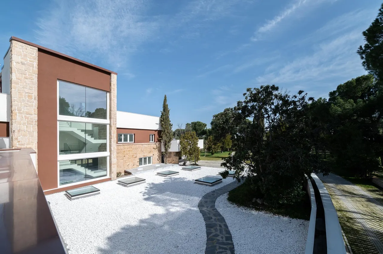 living - 2,634m² house / villa with 400m² terrace for sale in La Moraleja Urbanización - gallery - 9