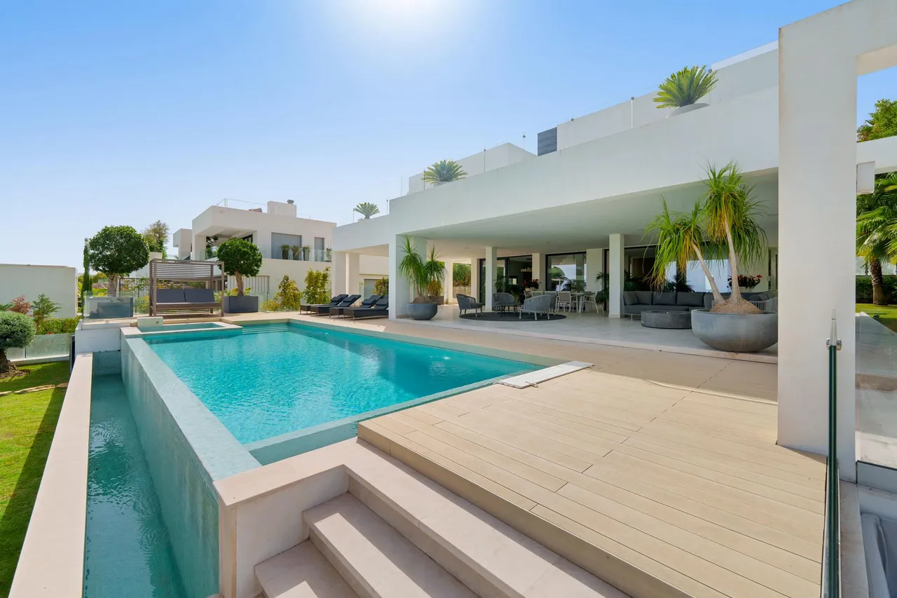 living - 473m² house / villa with 203m² terrace for sale in Nueva Andalucía - gallery - 2
