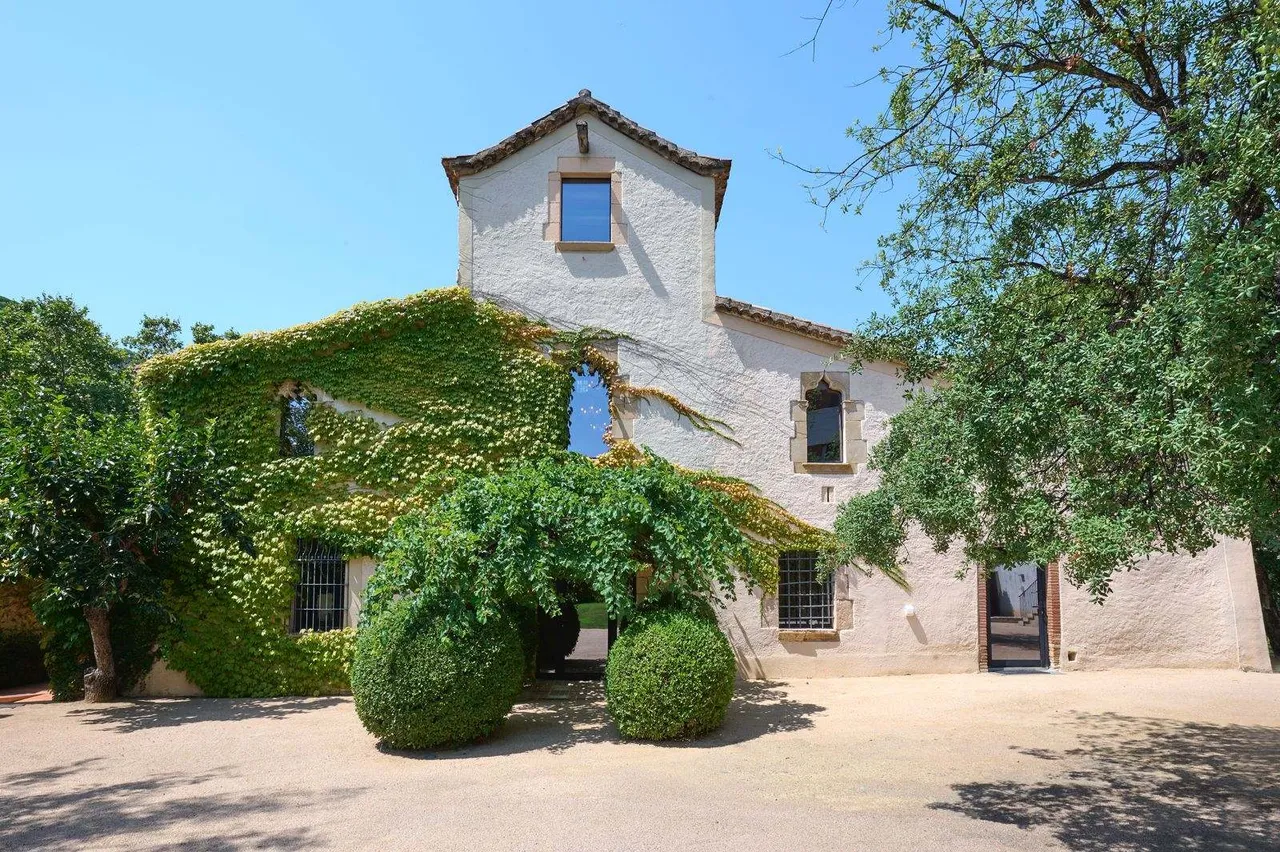 living - 752m² house / villa for sale in Alella, Barcelona - gallery - 3