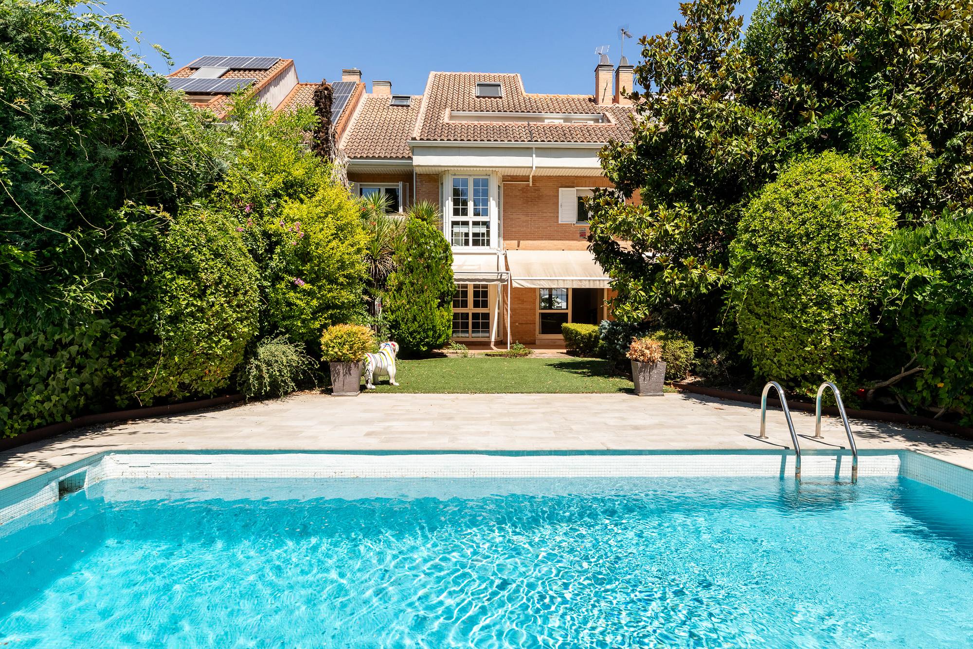 living - 350m² house / villa with 307m² garden for sale in Majadahonda - gallery thumbnail - 1