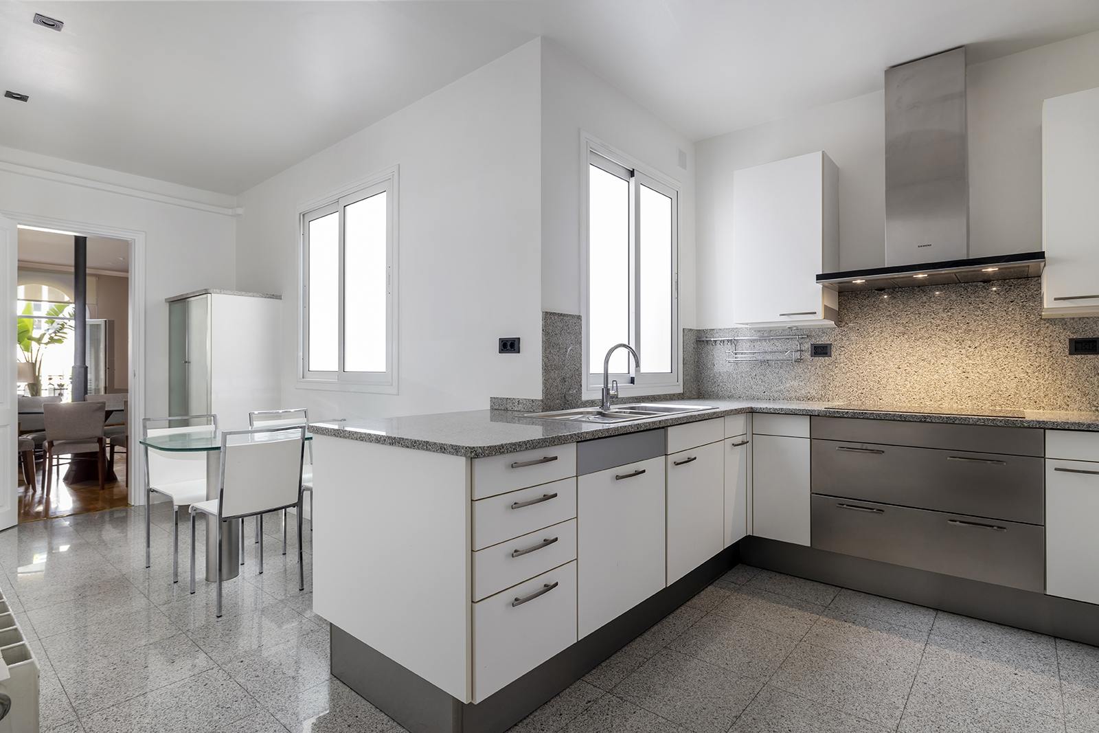 living - Piso de 200m² en alquiler en Eixample Derecho, Barcelona - gallery - 10