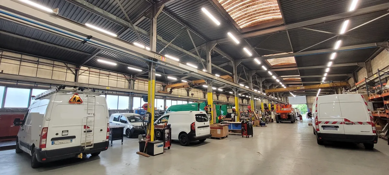 logistics - Activités / Bureaux À Louer - À Vendre - gallery - 2