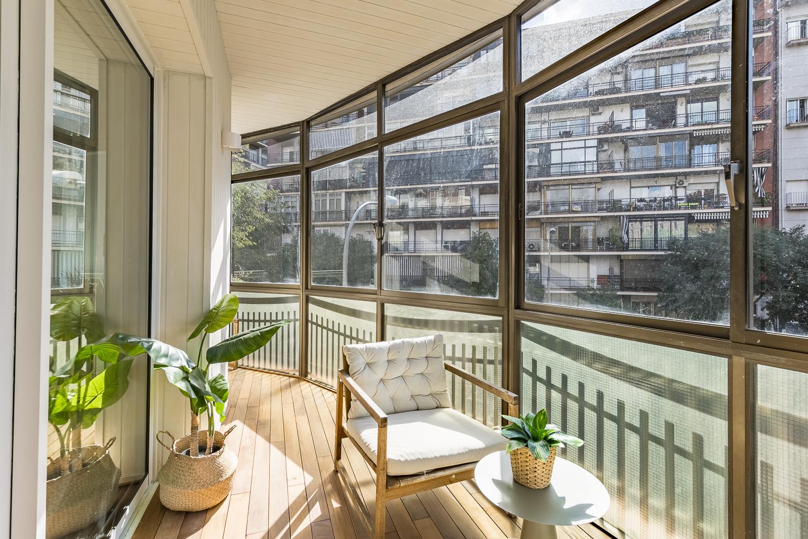 living - 112m² apartment with 9m² terrace for sale in Les Corts - gallery thumbnail - 1