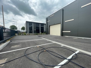 logistics - Entrepôt / Bureaux À Louer - featured