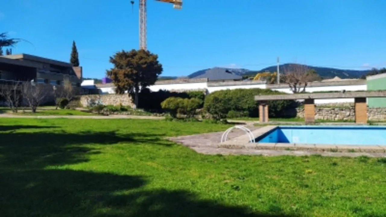 living - Parcela de 10,500m² en venta en Sierra de Madrid, Madrid - gallery - 4