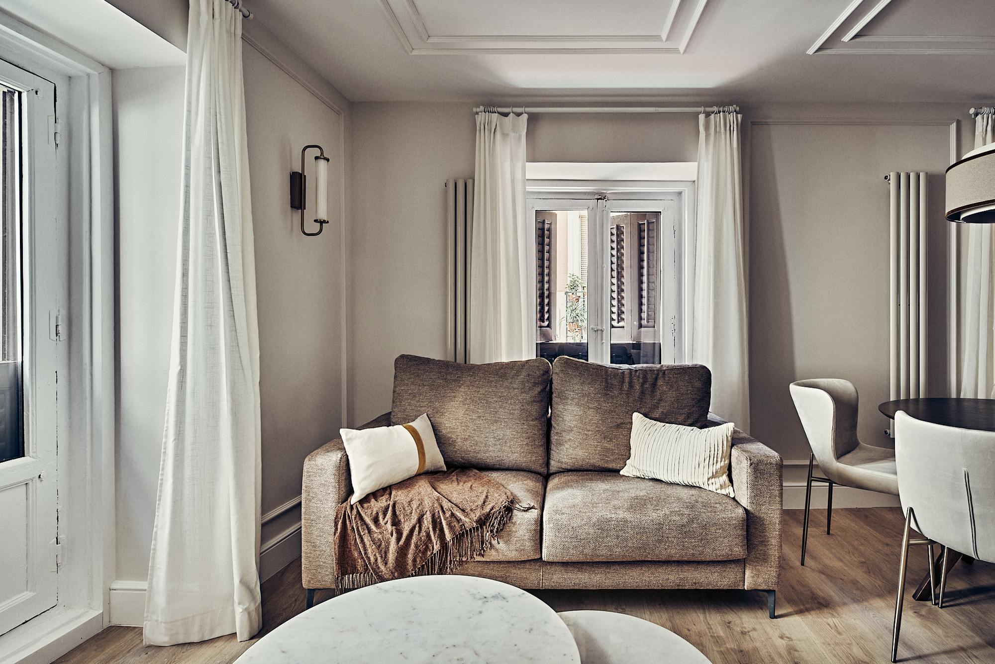 living - Piso de 68m² en venta en Sol, Madrid - gallery thumbnail - 3