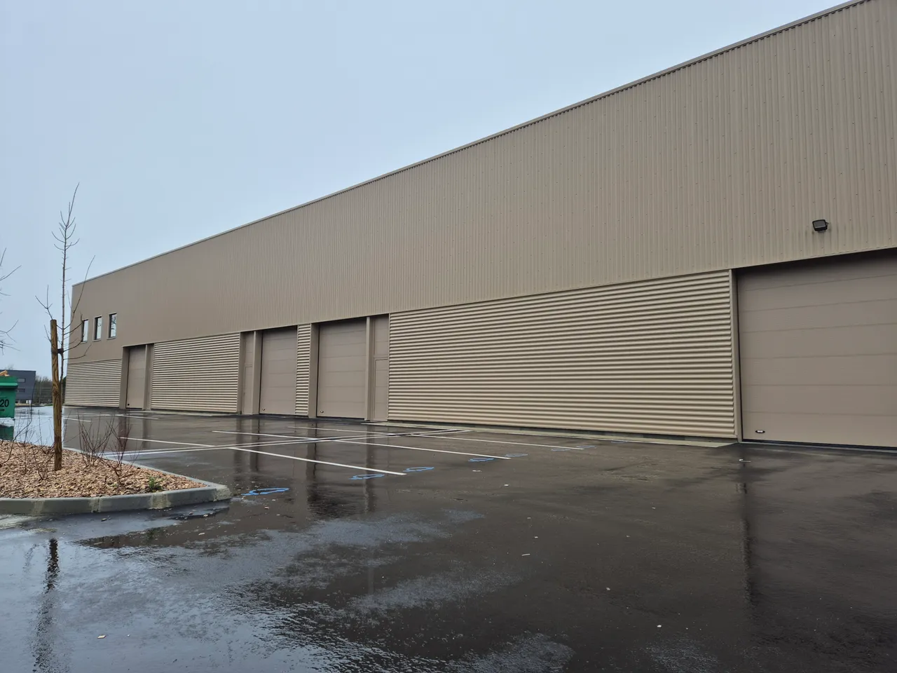 logistics - Activités / Bureaux À Louer - À Vendre - gallery - 2