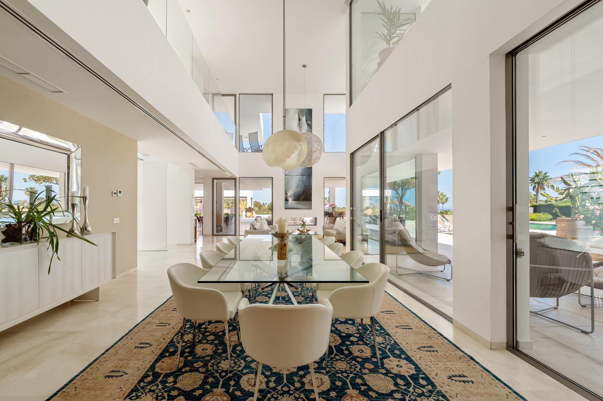 living - Casa / villa de 676m² con 110m² terraza en venta en Nueva Andalucía - gallery thumbnail - 5