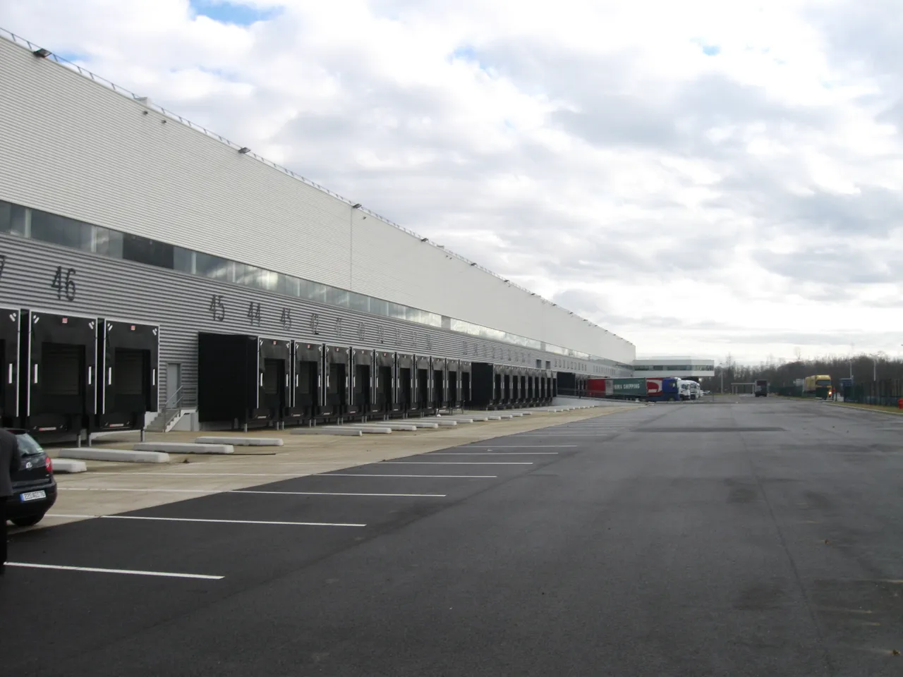 logistics - Logistics Warehouse For Rent - gallery - 2