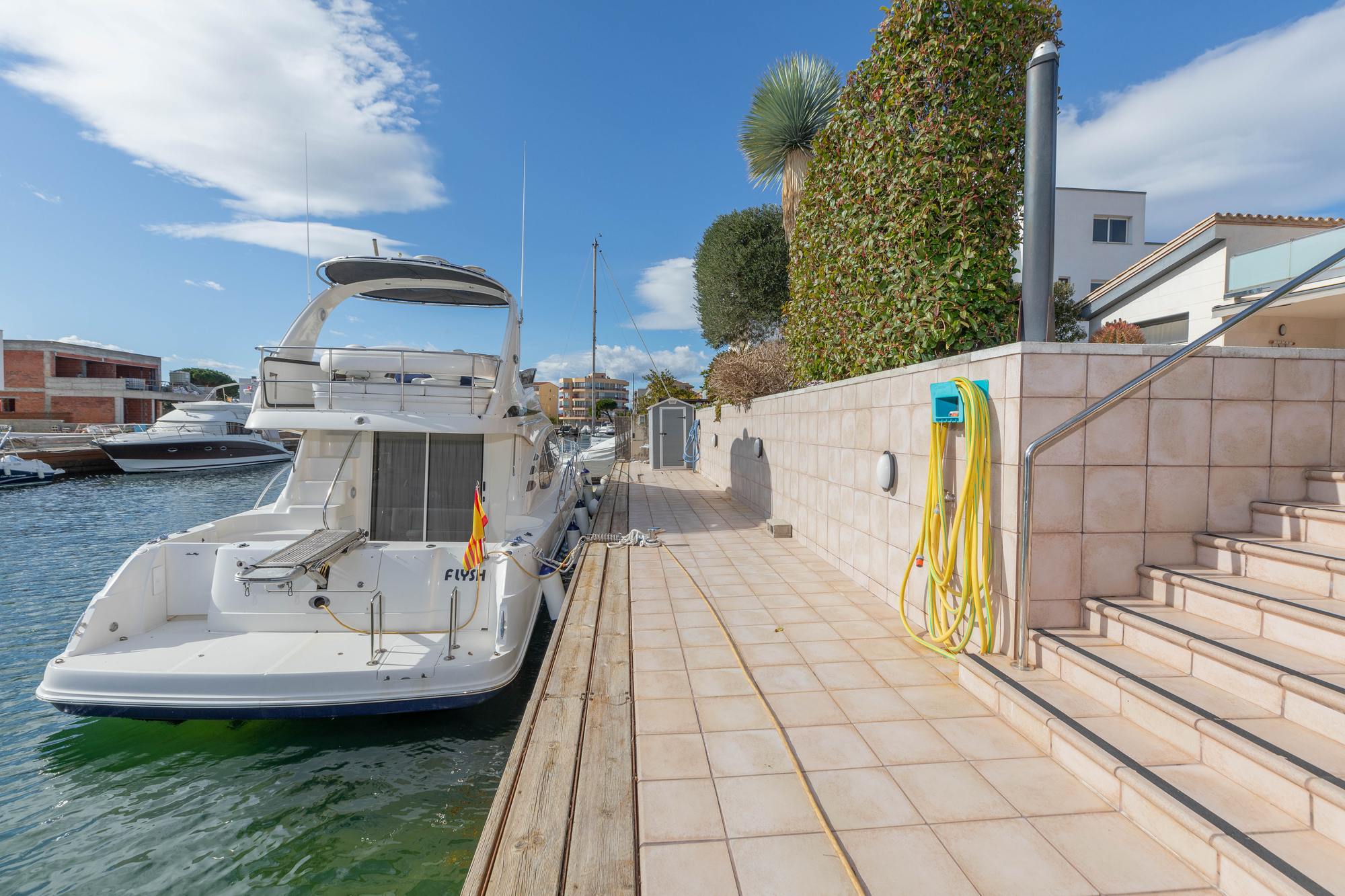 living - 557m² house / villa for sale in Bay of Roses, Costa Brava - gallery thumbnail - 6