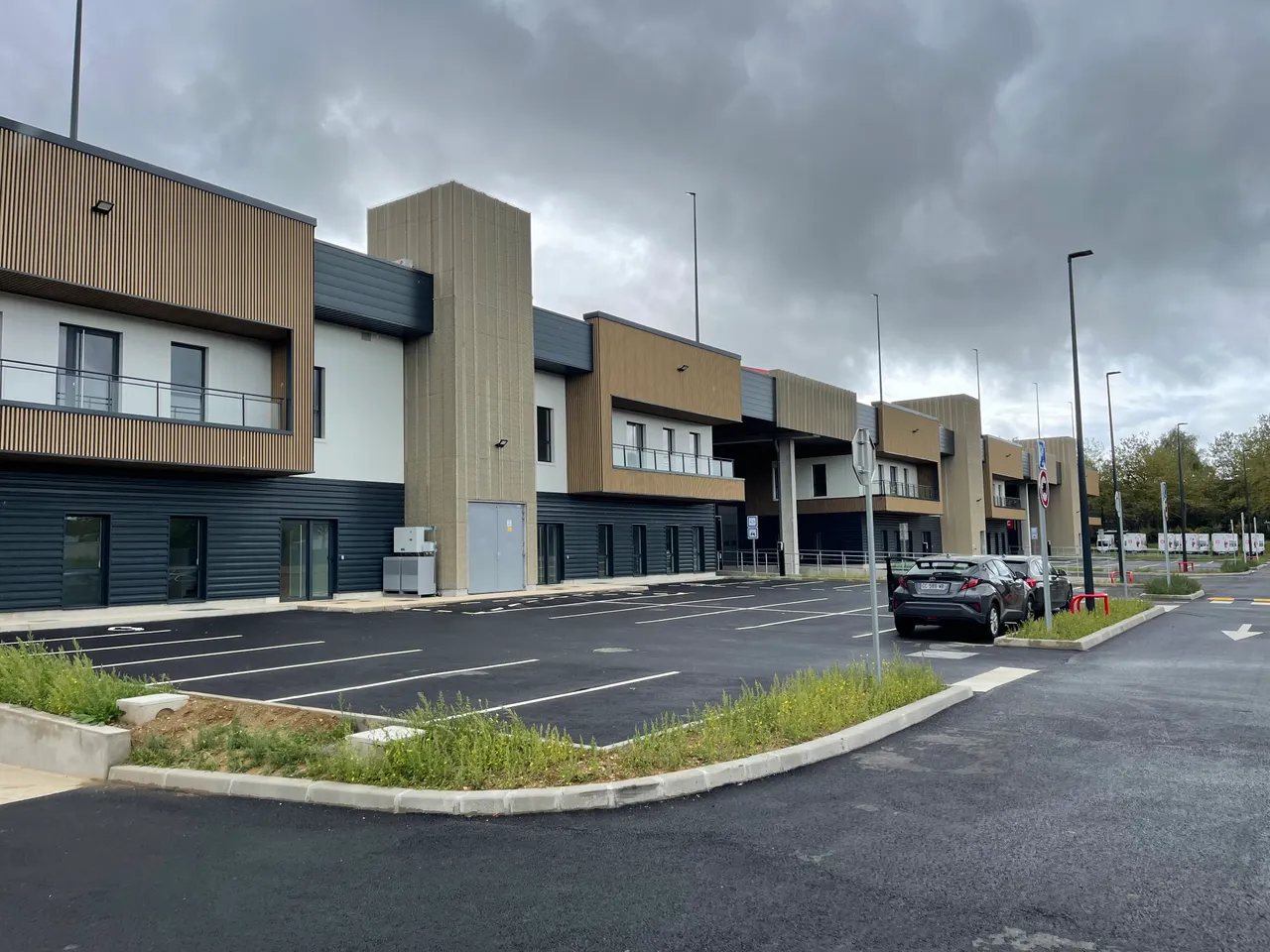 logistics - Light Industrial Premises / Offices For Rent - gallery - 3