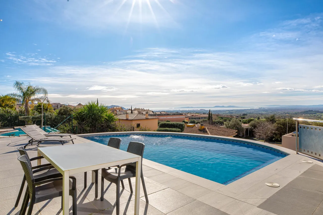 living - Casa / villa de 510m² en venta en Bahía de Rosas - gallery - 6