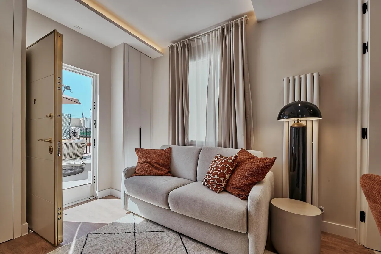 living - Piso de 47m² con 60m² terraza en venta en Goya, Madrid - gallery - 2