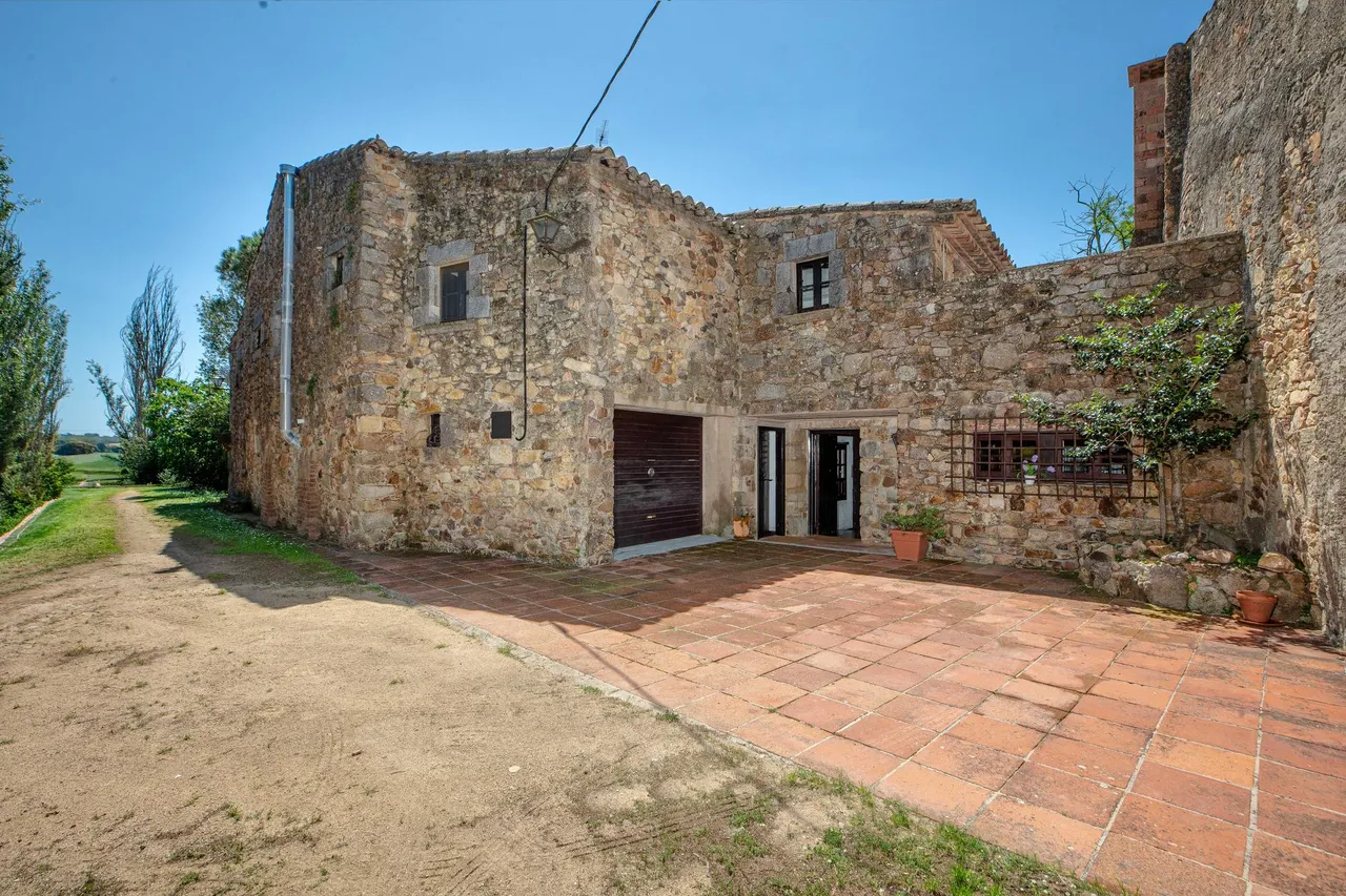 living - Casa rural de 627m² en venta en El Gironés, Girona - gallery - 5
