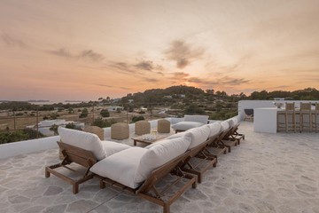 living - Casa / villa de 330m² en venta en San Antonio - featured