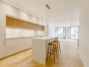 living - Piso de 125m² en venta en Gótico, Barcelona - featured