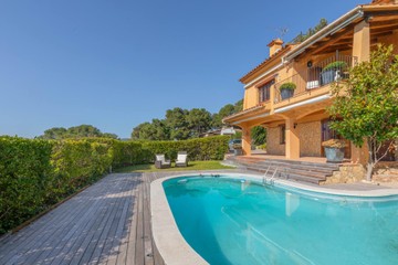 living - 539m² house / villa for sale in Tamariu, Costa Brava - featured
