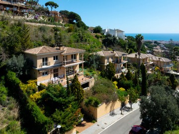 living - 290m² house / villa for sale in Premià de Dalt, Barcelona - featured