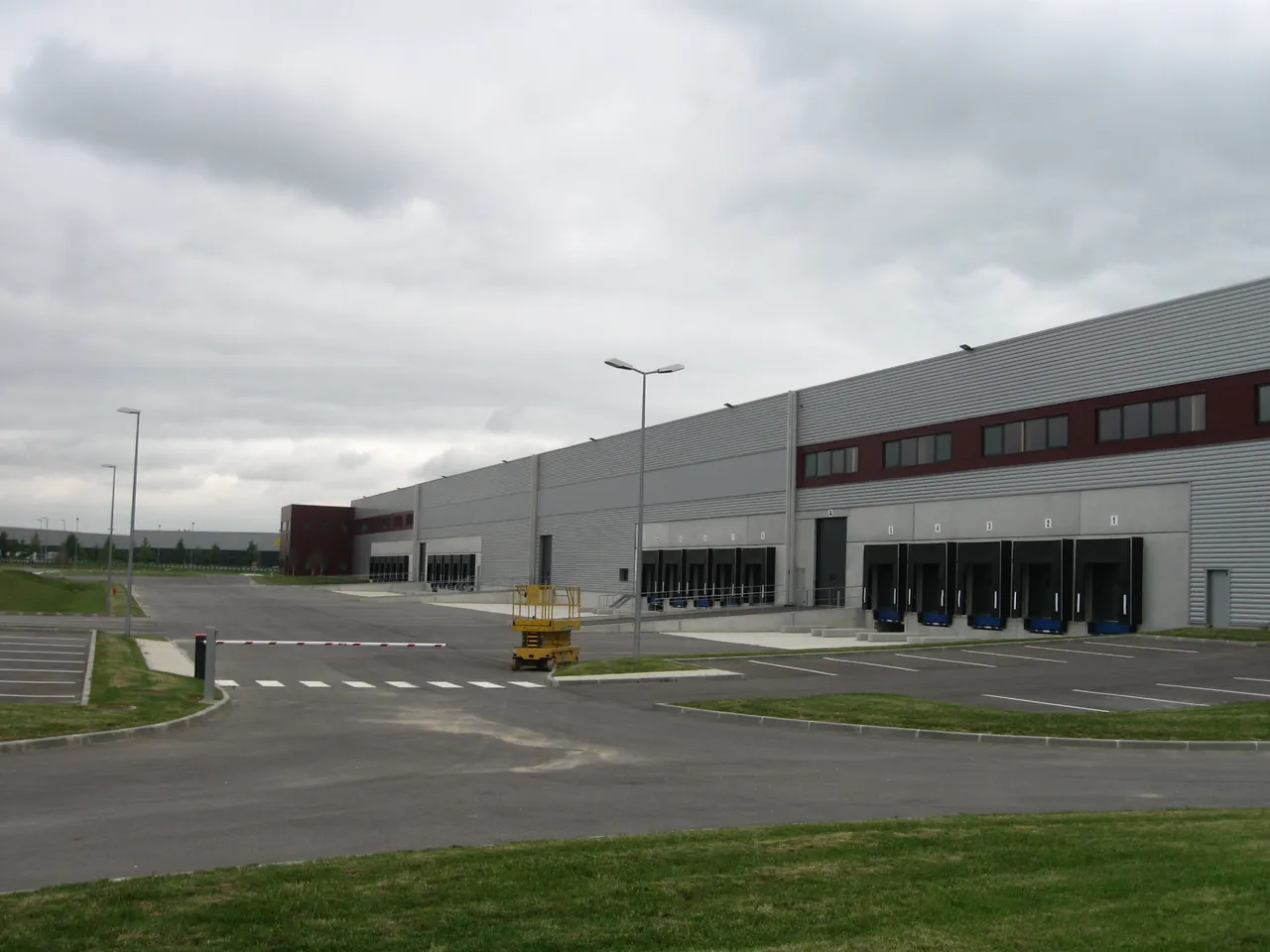 logistics - Entrepôt Logistique À Louer - gallery - 2