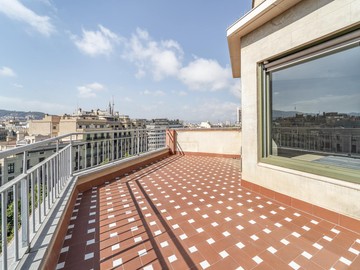 living - 91m² penthouse with 18m² terrace for sale in Eixample Right - featured