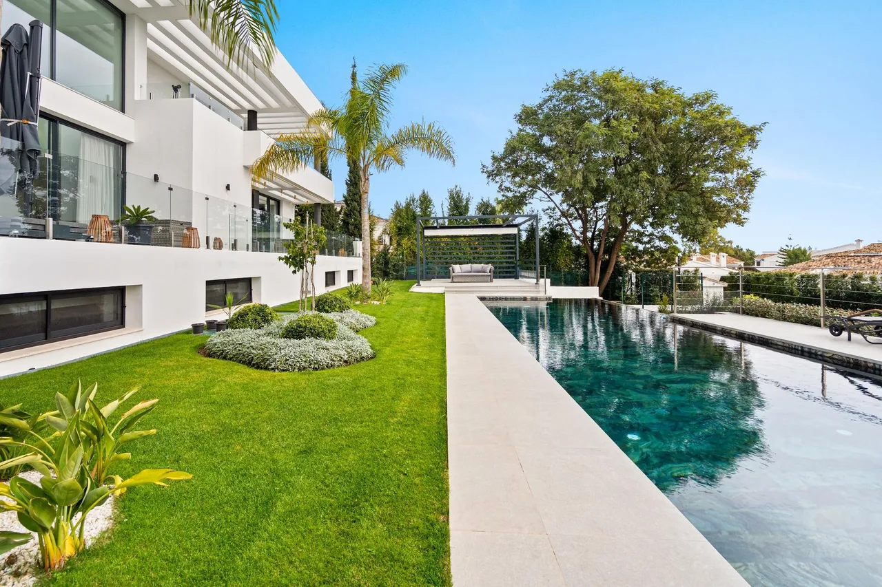 living - 980m² house / villa with 500m² garden for sale in Paraiso - gallery - 4