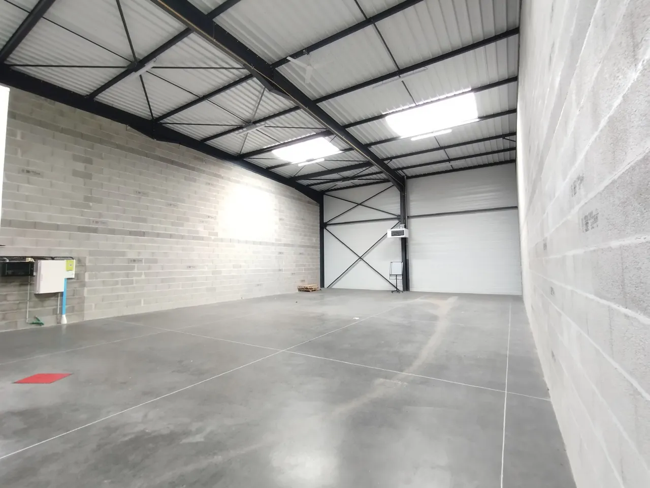 logistics - Light Industrial Premises / Offices For Rent - gallery - 9