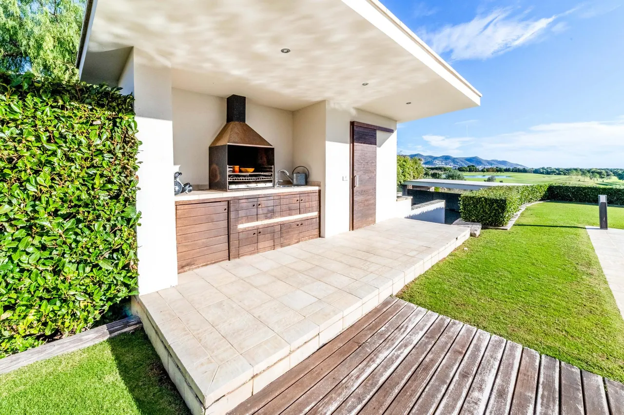 living - 550m² house / villa for sale in Terramar, Barcelona - gallery - 9
