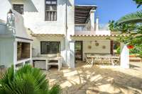 living - 250m² house / villa with 50m² garden for rent in San José - gallery thumbnail - 1