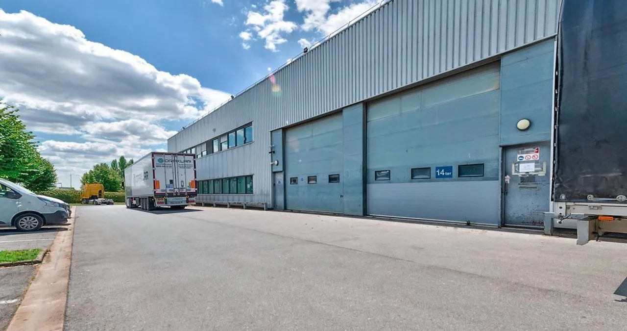 logistics - Light Industrial Premises / Offices For Rent - gallery - 2