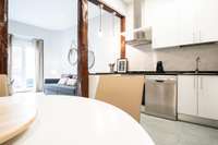 living - 45m² apartment for rent in Cortes / Huertas, Madrid - gallery thumbnail - 5