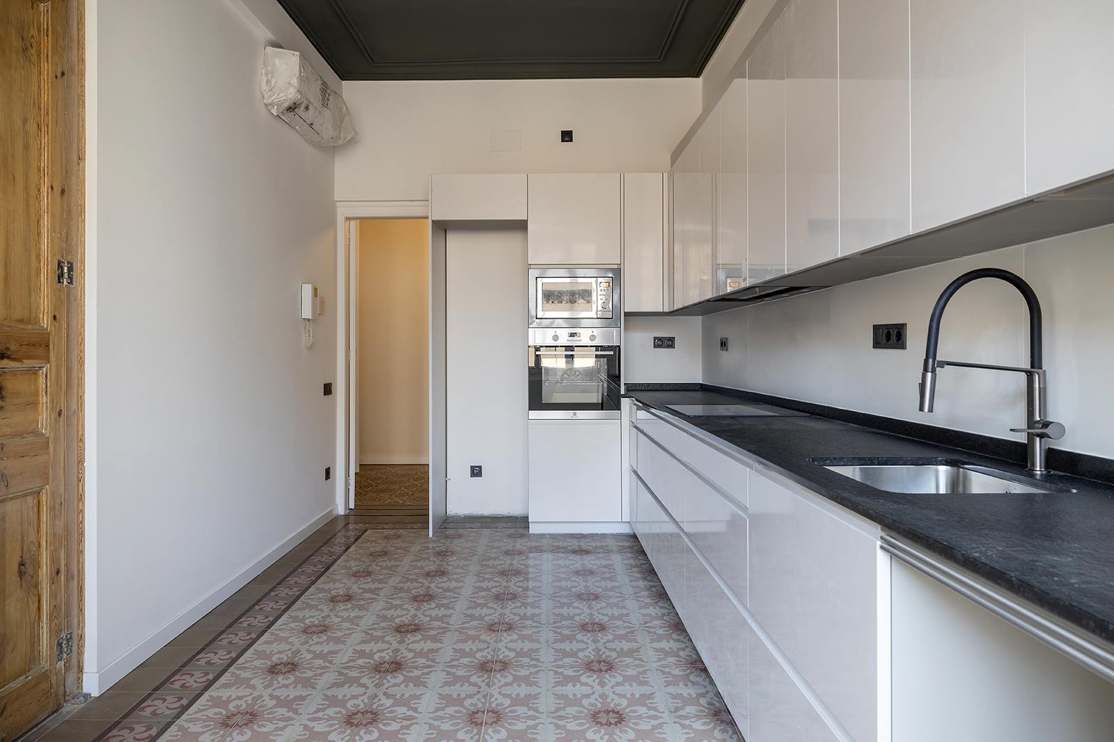 living - 200m² apartment for rent in Eixample Right, Barcelona - gallery thumbnail - 8