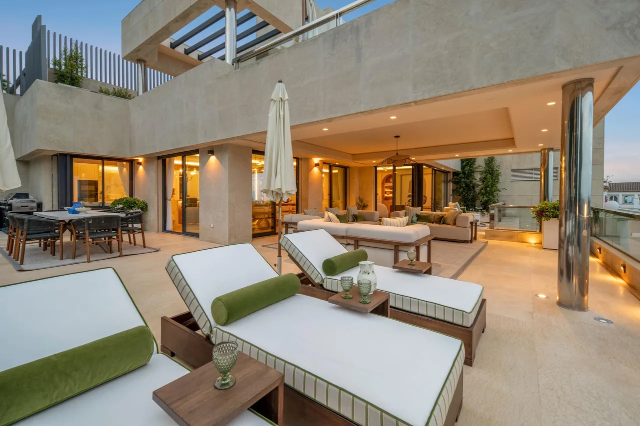 living - 576m² apartment with 446m² terrace for sale in Nueva Andalucía - gallery - 5