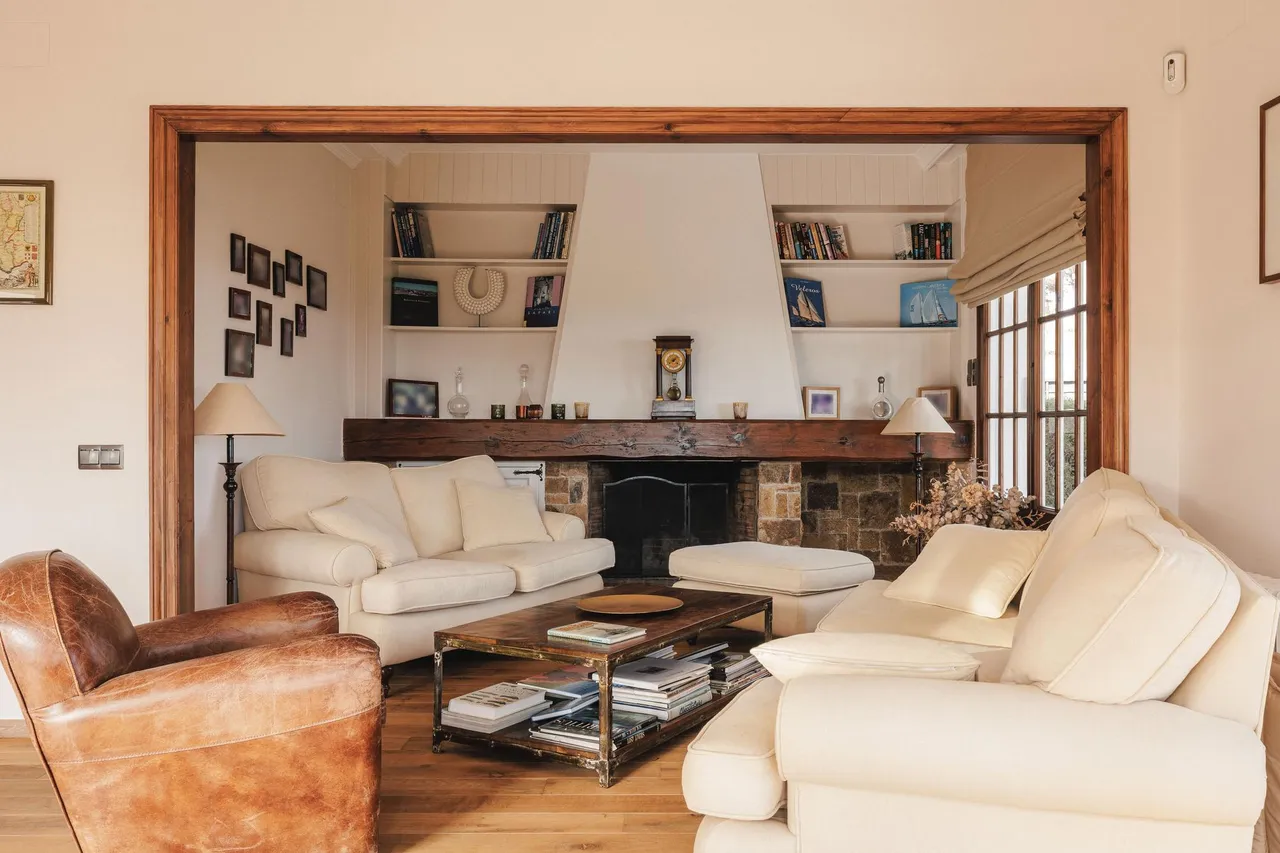 living - 600m² house / villa for sale in Cabrera de Mar, Barcelona - gallery - 5